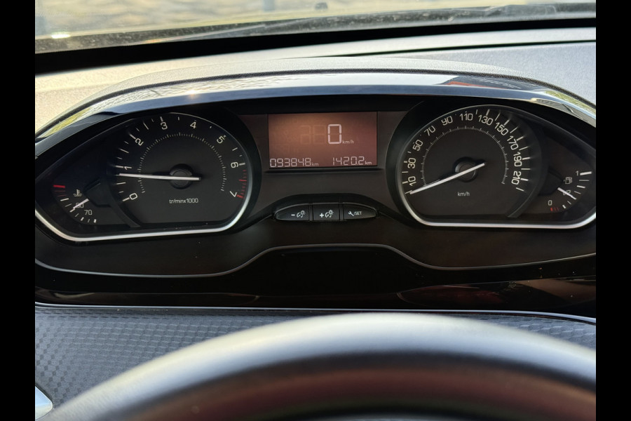 Peugeot 2008 BWJ 2017 | 1.2 PT 82PK Active | AIRCO | CRUISE | NAVIGATIE | DAKRAIL |