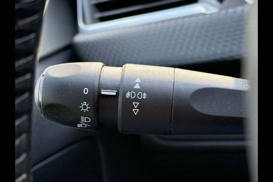 Peugeot 2008 BWJ 2017 | 1.2 PT 82PK Active | AIRCO | CRUISE | NAVIGATIE | DAKRAIL |