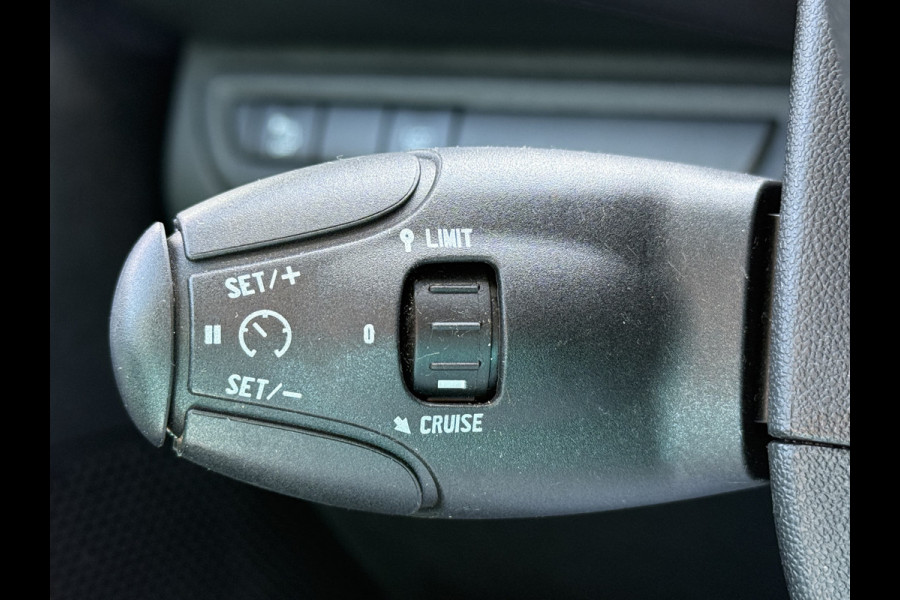 Peugeot 2008 BWJ 2018 | 1.2 111PK Allure AUTOMAAT | PANO | CLIMA | TREKHAAK | LEDER/STOF | NAVI | CAMERA A |