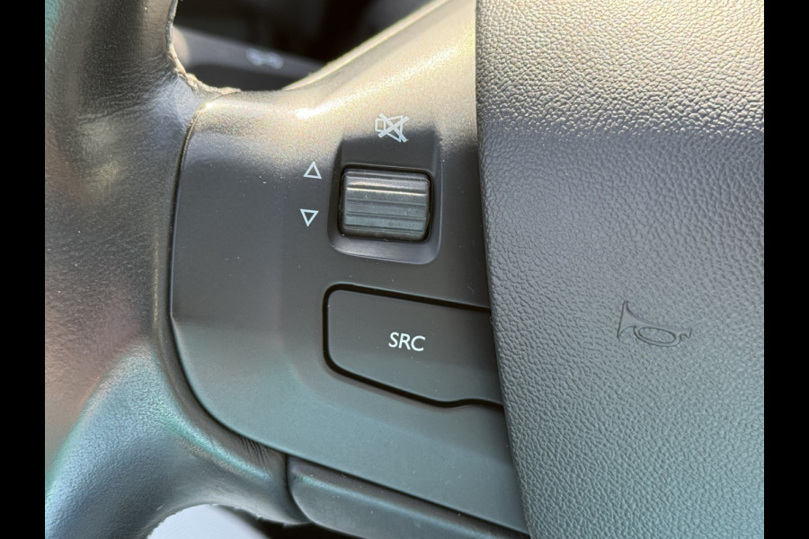 Peugeot 2008 BWJ 2018 | 1.2 111PK Allure AUTOMAAT | PANO | CLIMA | TREKHAAK | LEDER/STOF | NAVI | CAMERA A |