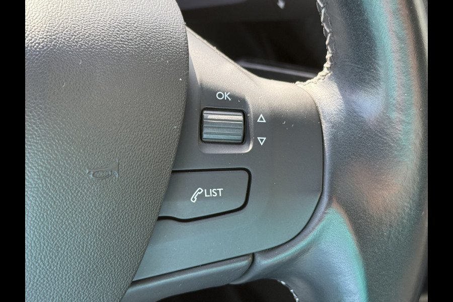 Peugeot 2008 BWJ 2018 | 1.2 111PK Allure AUTOMAAT | PANO | CLIMA | TREKHAAK | LEDER/STOF | NAVI | CAMERA A |