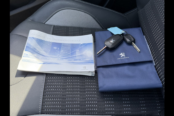 Peugeot 2008 BWJ 2018 | 1.2 111PK Allure AUTOMAAT | PANO | CLIMA | TREKHAAK | LEDER/STOF | NAVI | CAMERA A |
