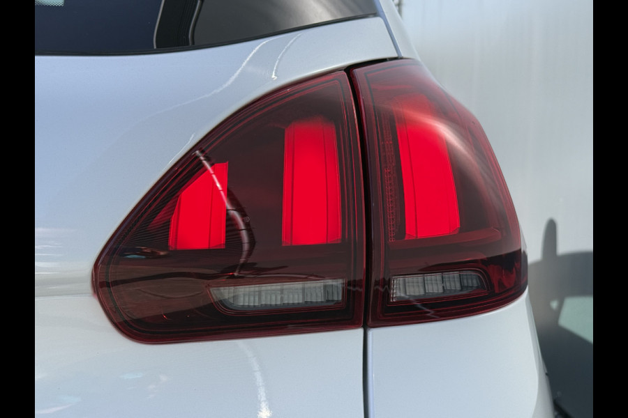 Peugeot 2008 BWJ 2018 | 1.2 111PK Allure AUTOMAAT | PANO | CLIMA | TREKHAAK | LEDER/STOF | NAVI | CAMERA A |
