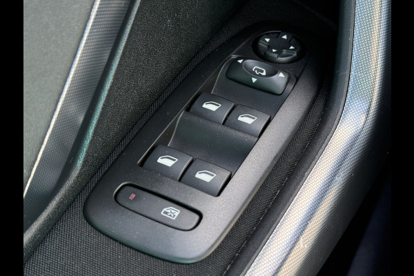 Peugeot 2008 BWJ 2018 | 1.2 111PK Allure AUTOMAAT | PANO | CLIMA | TREKHAAK | LEDER/STOF | NAVI | CAMERA A |
