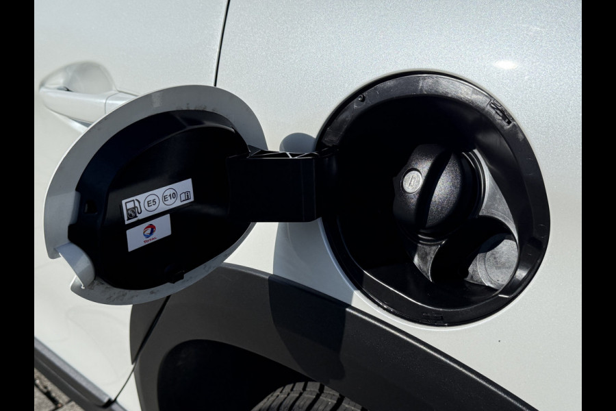 Peugeot 2008 BWJ 2018 | 1.2 111PK Allure AUTOMAAT | PANO | CLIMA | TREKHAAK | LEDER/STOF | NAVI | CAMERA A |