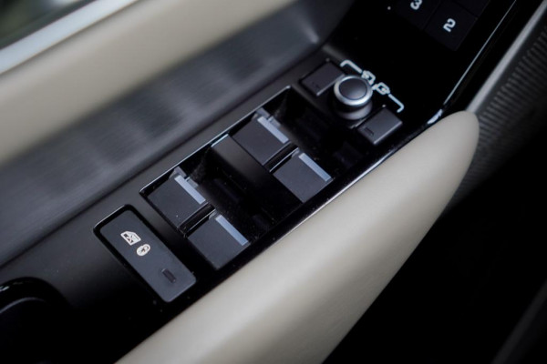 Land Rover Range Rover Velar 2.0 I4 Turbo AWD R-Dynamic HSE / Pano / Luchtvering / Massage / ACC