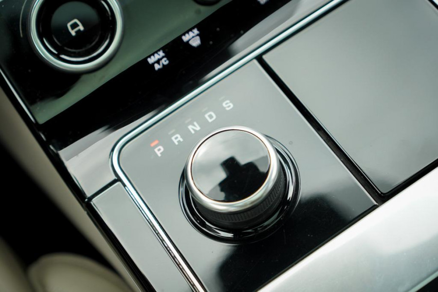 Land Rover Range Rover Velar 2.0 I4 Turbo AWD R-Dynamic HSE / Pano / Luchtvering / Massage / ACC