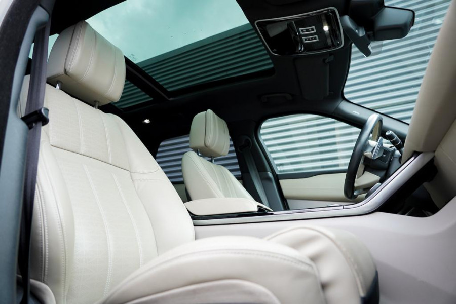 Land Rover Range Rover Velar 2.0 I4 Turbo AWD R-Dynamic HSE / Pano / Luchtvering / Massage / ACC
