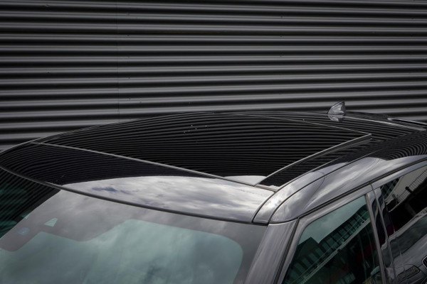 Land Rover Range Rover Velar 2.0 I4 Turbo AWD R-Dynamic HSE / Pano / Luchtvering / Massage / ACC