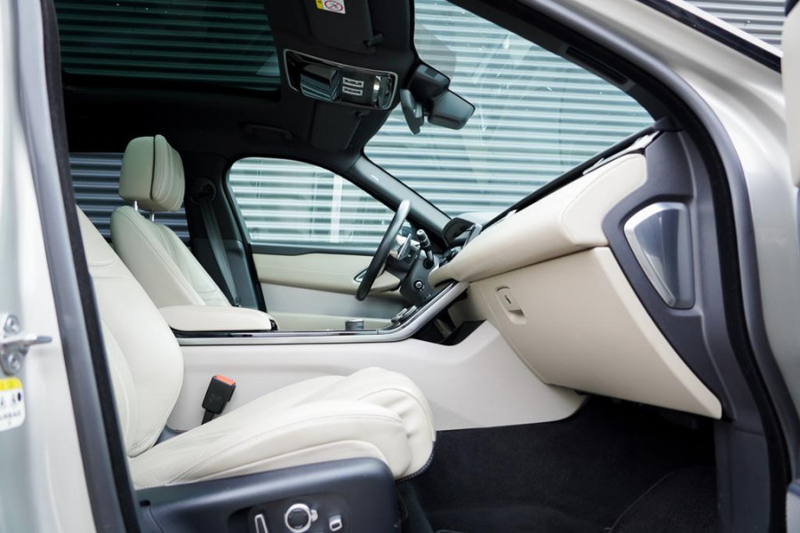 Land Rover Range Rover Velar 2.0 I4 Turbo AWD R-Dynamic HSE / Pano / Luchtvering / Massage / ACC