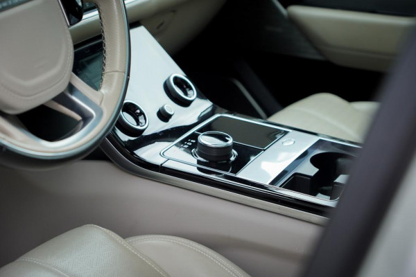 Land Rover Range Rover Velar 2.0 I4 Turbo AWD R-Dynamic HSE / Pano / Luchtvering / Massage / ACC