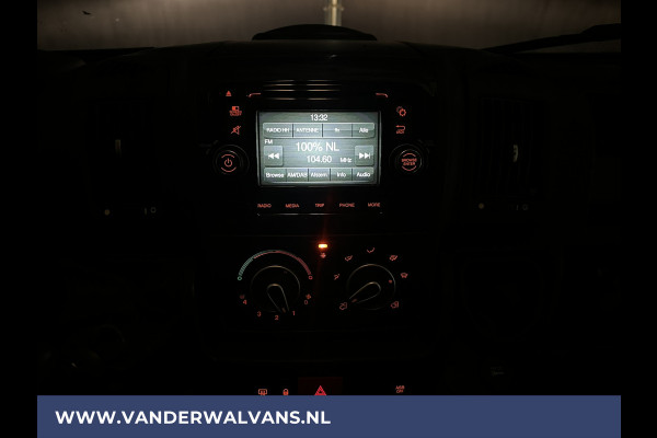 Citroën Jumper 2.0 BlueHDi 131pk L2H1 Euro6 Airco | 2500kg Trekhaak | Dakdragers | LED Parkeersensoren, Bijrijdersbank, Bluetooth telefoonvoorbereiding