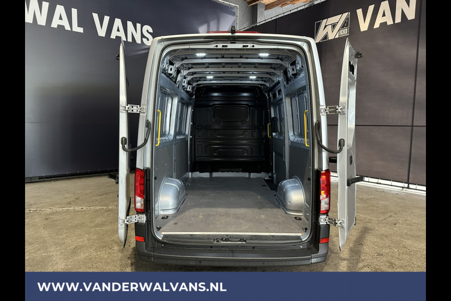 Volkswagen Crafter 2.0 TDI 140pk L3H3 L2H2 Euro6 Airco | Camera | Navigatie | LED | Stoelverwarming Apple Carplay, Android Auto, Chauffeursstoel, Parkeersensoren, 3000kg Trekvermogen