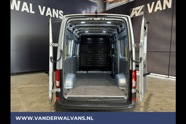 Volkswagen Crafter 2.0 TDI 140pk L3H3 L2H2 Euro6 Airco | Camera | Navigatie | LED | Stoelverwarming Apple Carplay, Android Auto, Chauffeursstoel, Parkeersensoren, 3000kg Trekvermogen