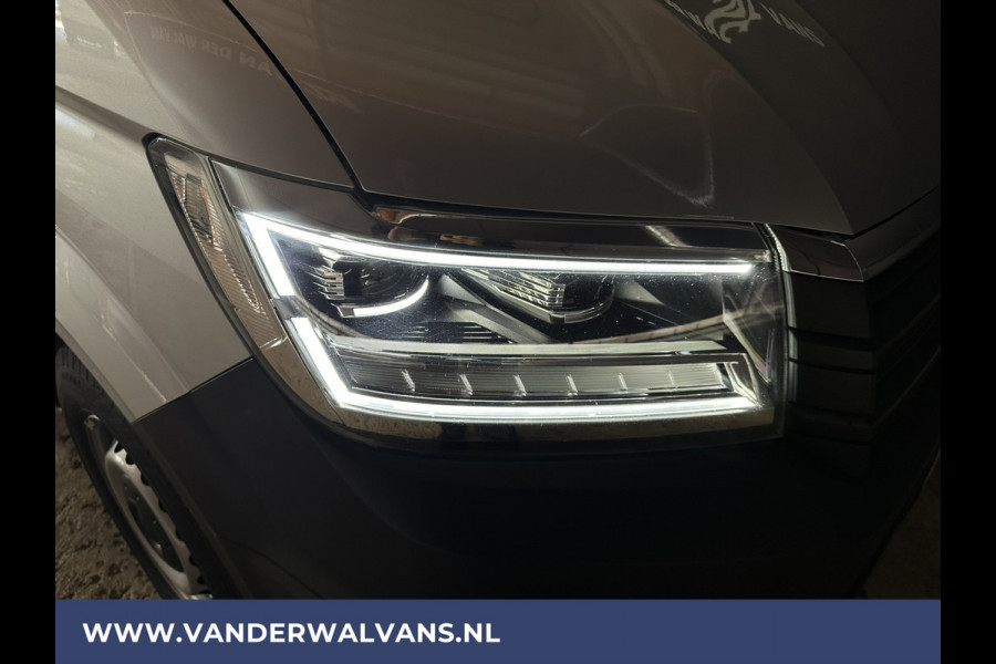 Volkswagen Crafter 2.0 TDI 140pk L3H3 L2H2 Euro6 Airco | Camera | Navigatie | LED | Stoelverwarming Apple Carplay, Android Auto, Chauffeursstoel, Parkeersensoren, 3000kg Trekvermogen