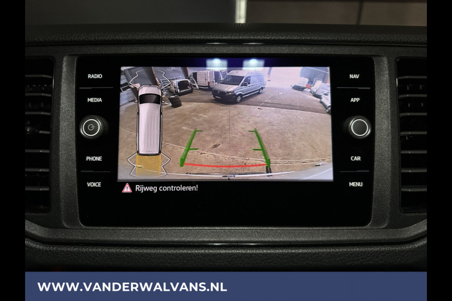 Volkswagen Crafter 2.0 TDI 140pk L3H3 L2H2 Euro6 Airco | Camera | Navigatie | LED | Stoelverwarming Apple Carplay, Android Auto, Chauffeursstoel, Parkeersensoren, 3000kg Trekvermogen