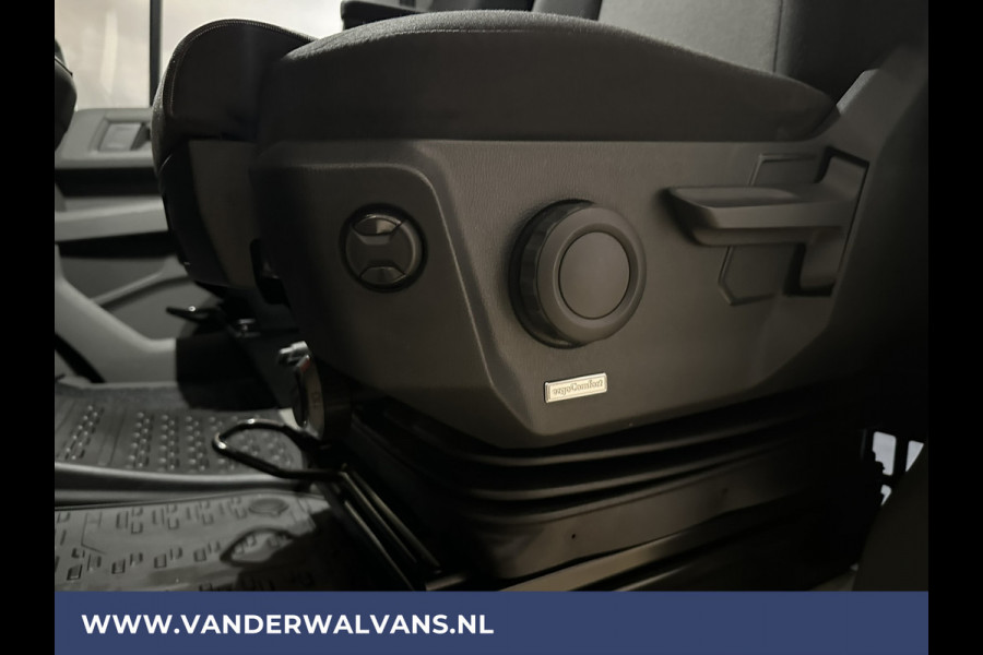 Volkswagen Crafter 2.0 TDI 140pk L3H3 L2H2 Euro6 Airco | Camera | Navigatie | LED | Stoelverwarming Apple Carplay, Android Auto, Chauffeursstoel, Parkeersensoren, 3000kg Trekvermogen