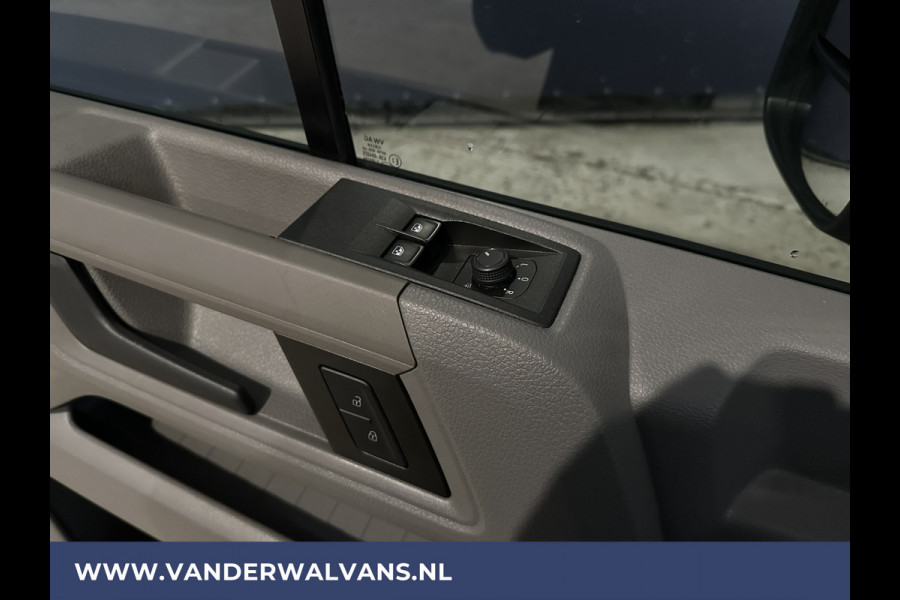 Volkswagen Crafter 2.0 TDI 140pk L3H3 L2H2 Euro6 Airco | Camera | Navigatie | LED | Stoelverwarming Apple Carplay, Android Auto, Chauffeursstoel, Parkeersensoren, 3000kg Trekvermogen