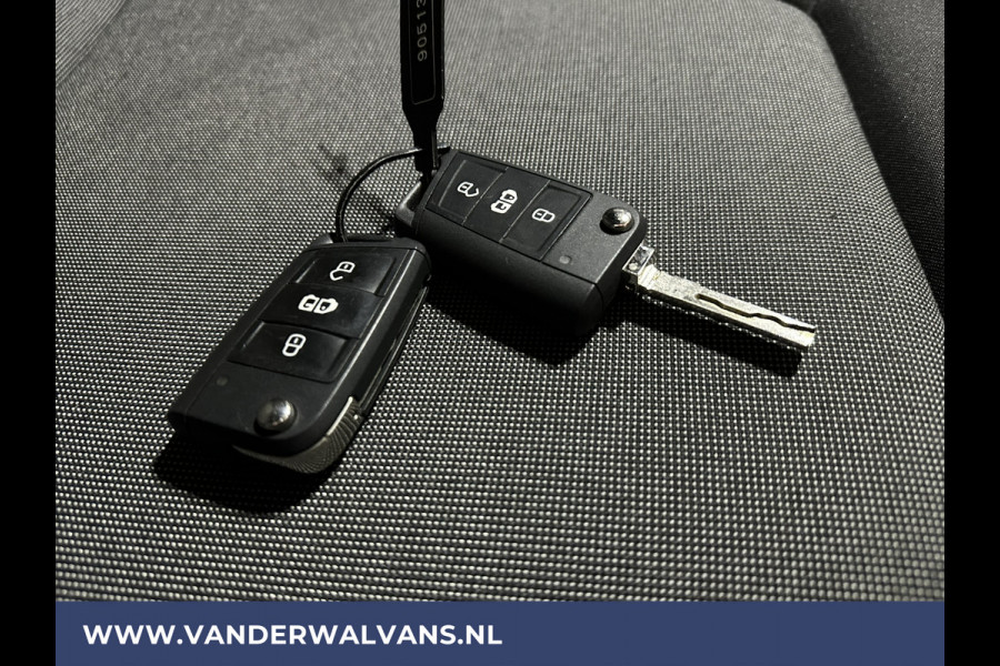 Volkswagen Crafter 2.0 TDI 140pk L3H3 L2H2 Euro6 Airco | Camera | Navigatie | LED | Stoelverwarming Apple Carplay, Android Auto, Chauffeursstoel, Parkeersensoren, 3000kg Trekvermogen