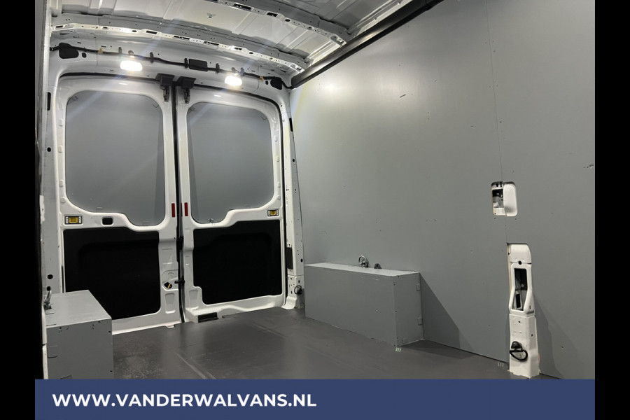 Ford Transit 2.0 TDCI 131pk L3H2 Euro6 Airco | 2800kg Trekhaak | Imperiaal | LED | Trap | Cruisecontrol Parkeersensoren, Bijrijdersbank