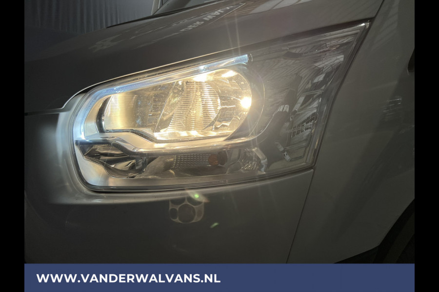 Ford Transit 2.0 TDCI 130pk L3H2 Euro6 Airco | Navigatie | Stoelverwarming | Camera | Apple Carplay | Android Auto LED, cruisecontrol, parkeersensoren, verwarmde voorruit, 2500kg trekvermogen