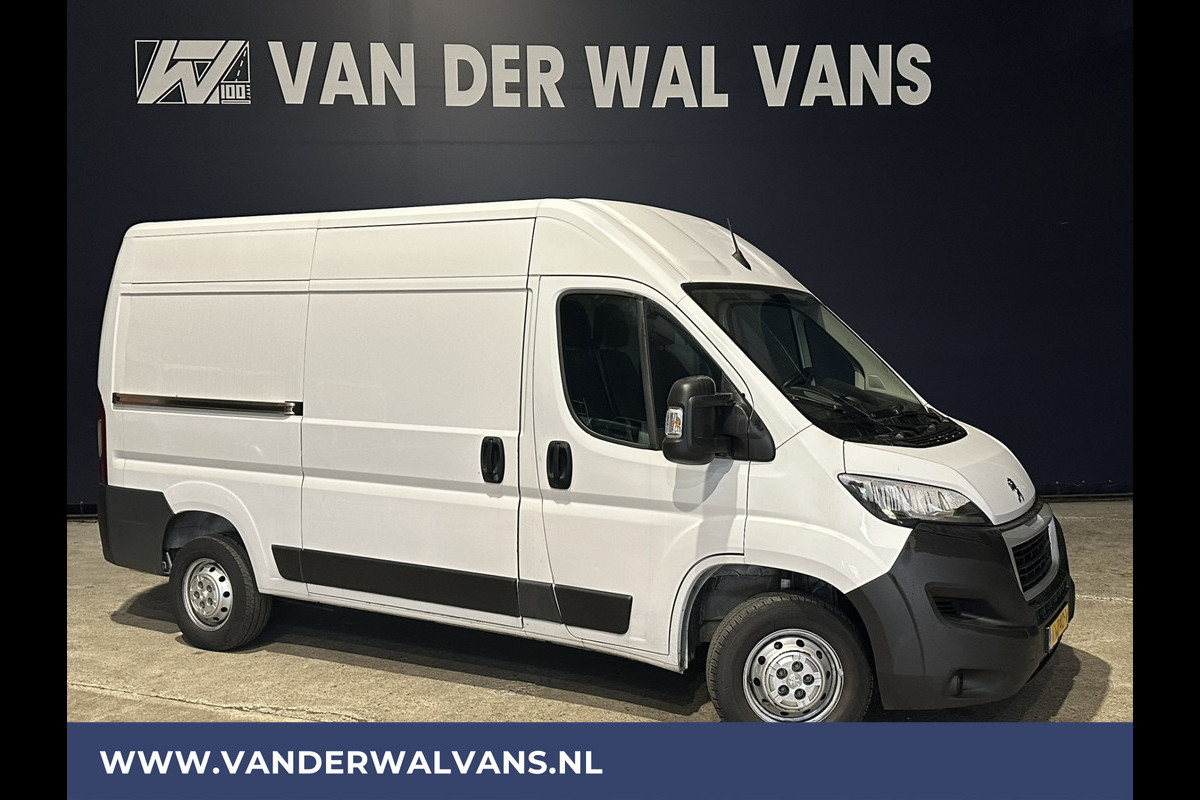 Peugeot Boxer 2.2 BlueHDi 120pk L2H2 Euro6 ** Airco | 2500kg Trekhaak | Cruisecontrol | Parkeersensoren Bijrijdersbank Peugeot Boxer 2.2 BlueHDi 120pk L2H2 Euro6 ** Airco | 2500kg Trekhaak | Cruisecontrol | Parkeersensoren Bijrijdersbank