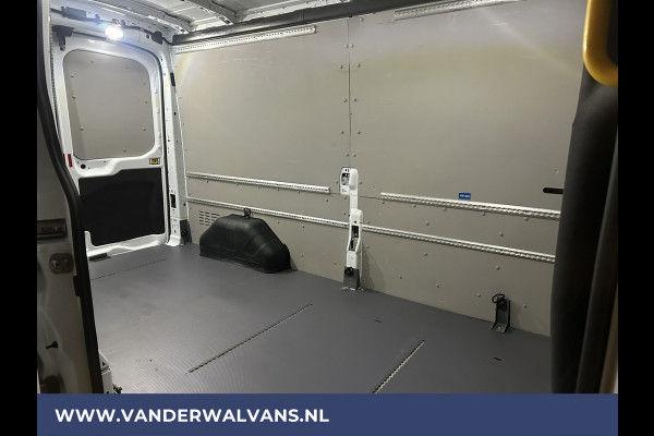 Ford Transit 2.0 TDCI 131pk L3H2 Euro6 Airco | Navigatie | Camera | Cruisecontrol | Apple Carplay | Stoelverwarming Android Auto, verwarmde voorruit, Parkeersensoren, Bijrijdersbank