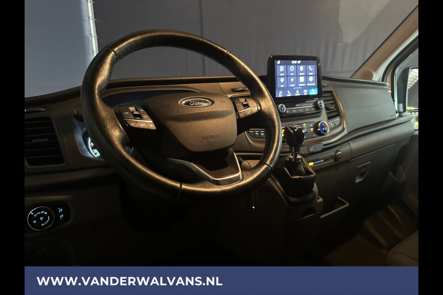 Ford Transit 2.0 TDCI 131pk L3H2 Euro6 Airco | Navigatie | Camera | Cruisecontrol | Apple Carplay | Stoelverwarming Android Auto, verwarmde voorruit, Parkeersensoren, Bijrijdersbank