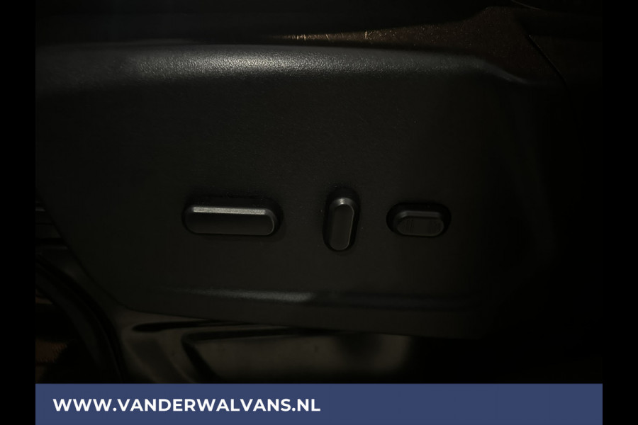 Ford Transit 2.0 TDCI 131pk L3H2 Euro6 Airco | Navigatie | Camera | Cruisecontrol | Apple Carplay | Stoelverwarming Android Auto, verwarmde voorruit, Parkeersensoren, Bijrijdersbank