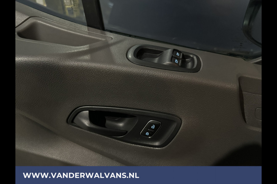 Ford Transit 2.0 TDCI 131pk L3H2 Euro6 Airco | Navigatie | Camera | Cruisecontrol | Apple Carplay | Stoelverwarming Android Auto, verwarmde voorruit, Parkeersensoren, Bijrijdersbank