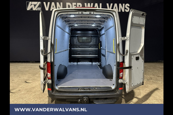 Volkswagen Crafter 2.0 TDI 140pk L3H3 L2H2 Euro6 Airco | 3000kg Trekhaak | Navigatie | Apple Carplay Android auto, Bijrijdersbank
