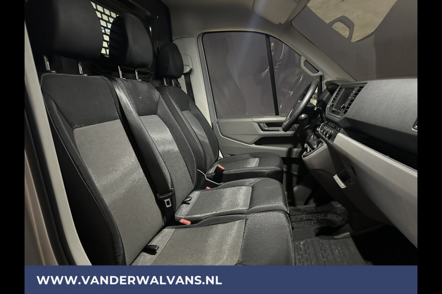 Volkswagen Crafter 2.0 TDI 140pk L3H3 L2H2 Euro6 Airco | 3000kg Trekhaak | Navigatie | Apple Carplay Android auto, Bijrijdersbank