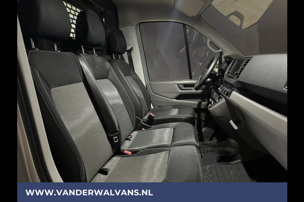 Volkswagen Crafter 2.0 TDI 140pk L3H3 L2H2 Euro6 Airco | 3000kg Trekhaak | Navigatie | Apple Carplay Android auto, Bijrijdersbank