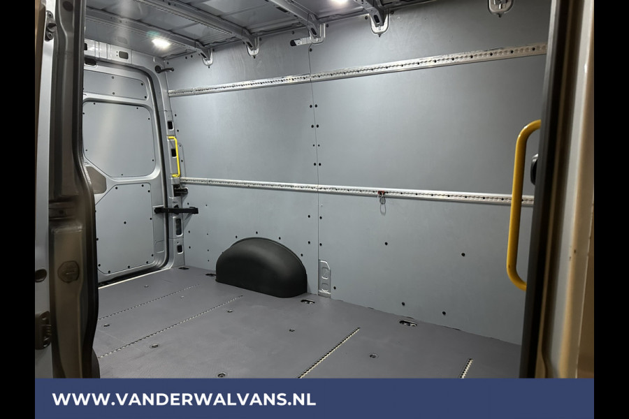Volkswagen Crafter 2.0 TDI 140pk L3H3 L2H2 Euro6 Airco | 3000kg Trekhaak | Navigatie | Apple Carplay Android auto, Bijrijdersbank