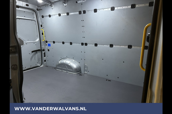 Volkswagen Crafter 2.0 TDI 140 pk L3H3 L2H2 Euro6 Airco | Navigatie | Apple Carplay | Cruisecontrol Android Auto, Bijrijdersbank, 3000kg trekvermogen