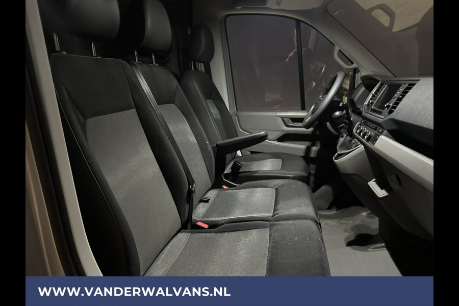 Volkswagen Crafter 2.0 TDI 140 pk L3H2 L2H1 Euro6 Airco | Navigatie | Apple Carplay | Android Auto | Trekhaak Parkeersensoren, Bijrijdersbank