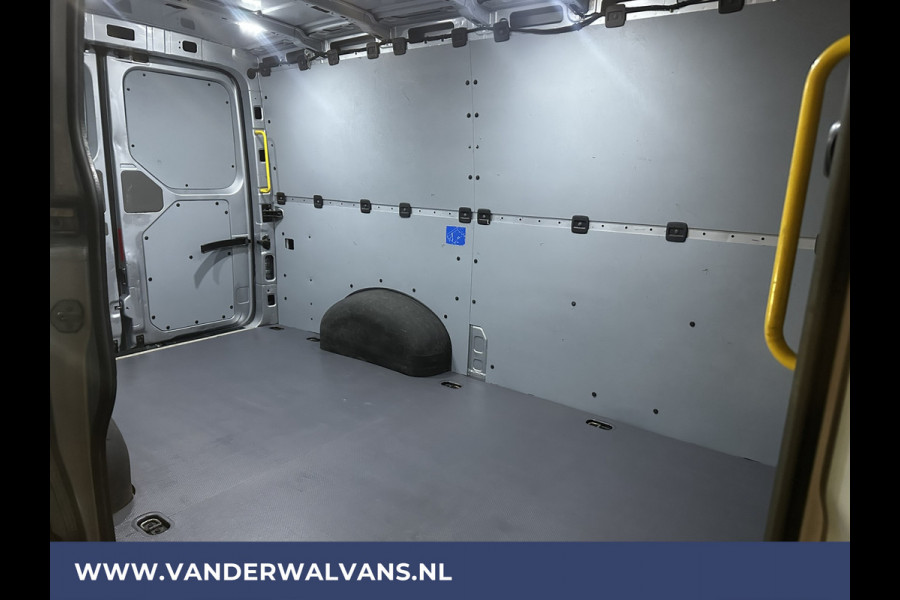 Volkswagen Crafter 2.0 TDI 140 pk L3H2 L2H1 Euro6 Airco | Navigatie | Apple Carplay | Android Auto | Trekhaak Parkeersensoren, Bijrijdersbank