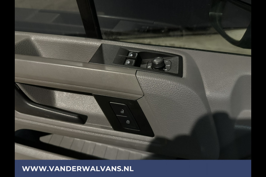 Volkswagen Crafter 2.0 TDI 140 pk L3H2 L2H1 Euro6 Airco | Navigatie | Apple Carplay | Android Auto | Trekhaak Parkeersensoren, Bijrijdersbank