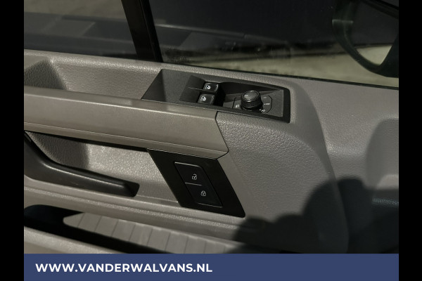 Volkswagen Crafter 2.0 TDI 140 pk L3H2 L2H1 Euro6 Airco | Navigatie | Apple Carplay | Android Auto | Trekhaak Parkeersensoren, Bijrijdersbank