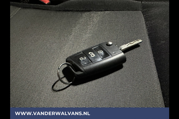 Volkswagen Crafter 2.0 TDI 140 pk L3H2 L2H1 Euro6 Airco | Navigatie | Apple Carplay | Android Auto | Trekhaak Parkeersensoren, Bijrijdersbank