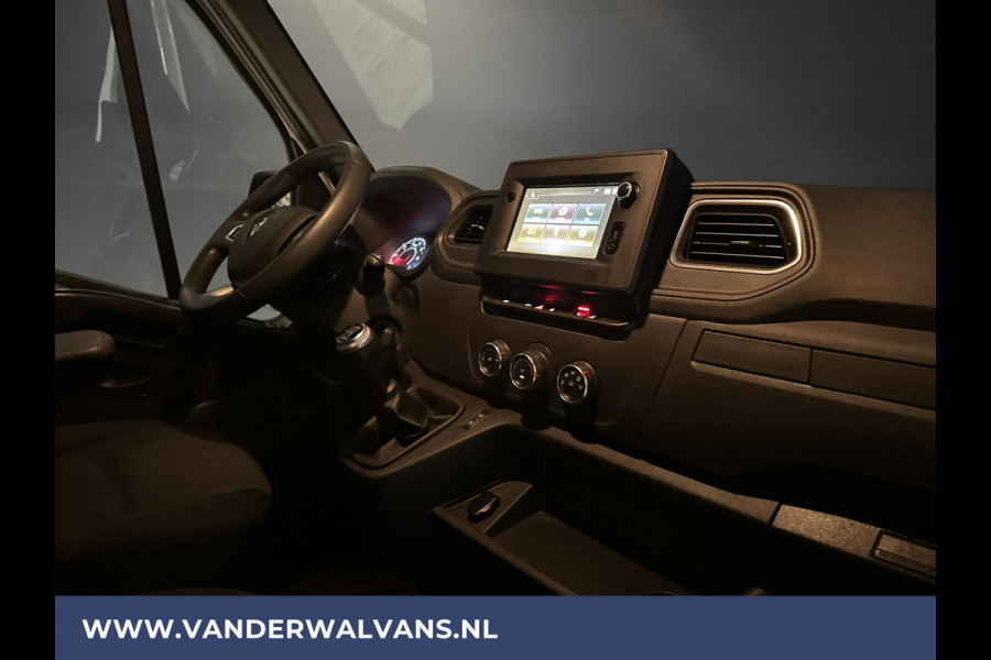 Renault Master 2.3 dCi 136pk L2H2 Euro6 Airco | Navigatie | Camera | 2500kg Trekhaak | LED cruisecontrol, parkeersensoren, bijrijdersbank