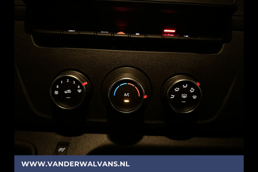 Renault Master 2.3 dCi 136pk L2H2 Euro6 Airco | Navigatie | Camera | 2500kg Trekhaak | LED cruisecontrol, parkeersensoren, bijrijdersbank