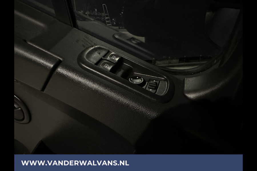 Renault Master 2.3 dCi 136pk L2H2 Euro6 Airco | Navigatie | Camera | 2500kg Trekhaak | LED cruisecontrol, parkeersensoren, bijrijdersbank