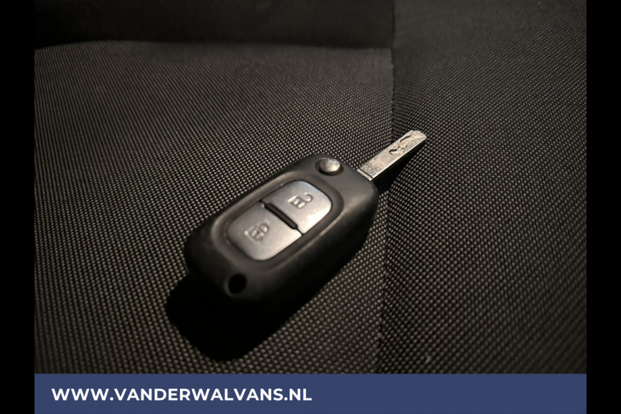 Renault Master 2.3 dCi 136pk L2H2 Euro6 Airco | Navigatie | Camera | 2500kg Trekhaak | LED cruisecontrol, parkeersensoren, bijrijdersbank