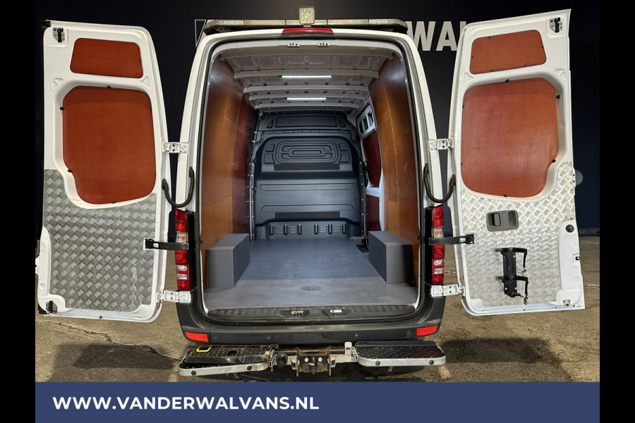 Mercedes-Benz Sprinter 316 CDI 163 pk L2H2 Euro6 Airco | 2800kg trekhaak | Cruisecontrol | Parkeersensoren