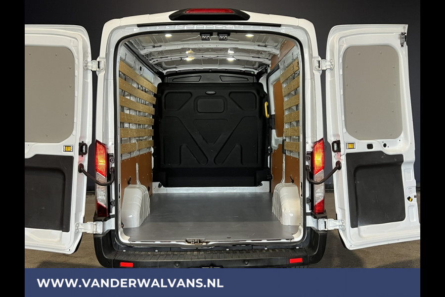 Ford Transit 2.0 TDCI L2H2 Euro6 Airco | Cruisecontrol | 2450kg Trekhaak | Verwarmde voorruit | Parkeersensoren Bijrijdersbank