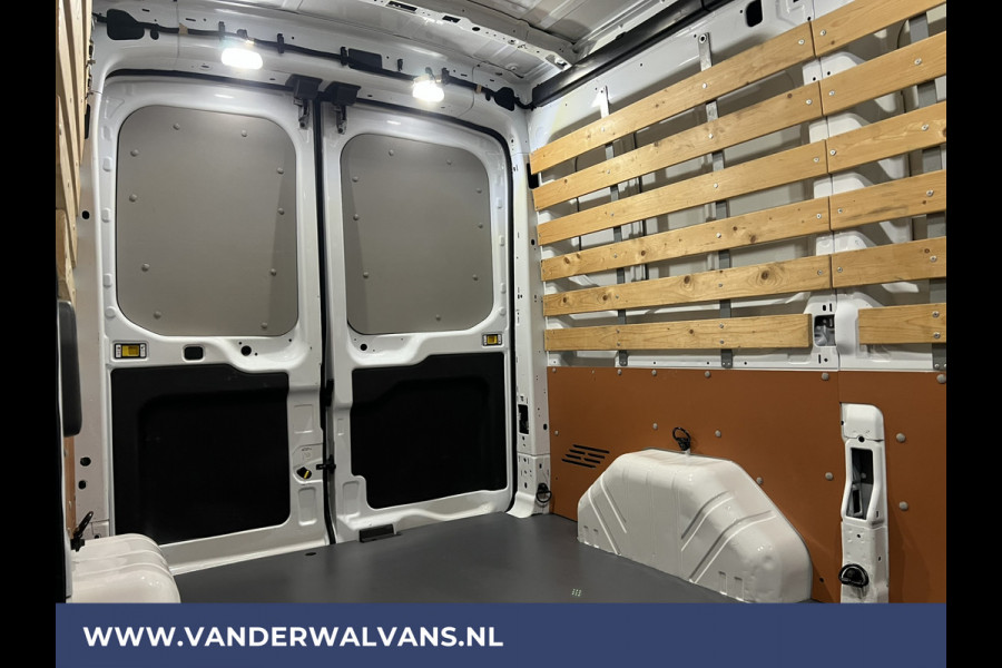 Ford Transit 2.0 TDCI L2H2 Euro6 Airco | Cruisecontrol | 2450kg Trekhaak | Verwarmde voorruit | Parkeersensoren Bijrijdersbank