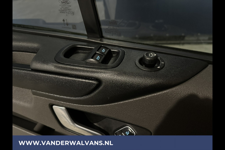 Ford Transit Custom 2.0 TDCI 130 pk L2H1 Euro6 Airco | LED | Cruisecontrol | Verwarmde voorruit | Parkeersensoren Bijrijdersbank, 2800kg trekvermogen