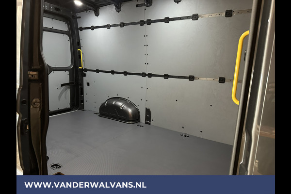 Volkswagen Crafter 2.0 TDI 140 pk L3H3 L2H2 Euro6 Airco | Cruisecontrol | 3000kg Trekhaak Bijrijdersbank
