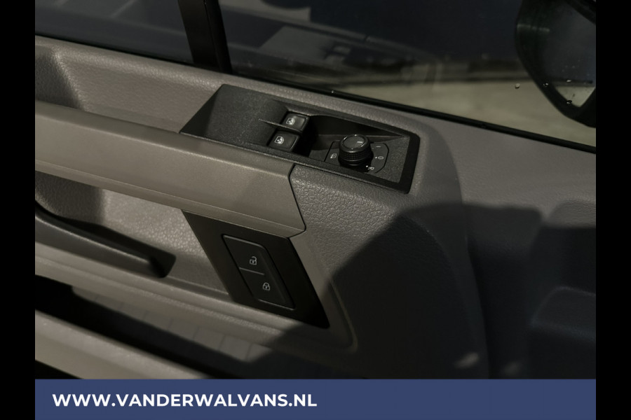 Volkswagen Crafter 2.0 TDI 140 pk L3H3 L2H2 Euro6 Airco | Cruisecontrol | 3000kg Trekhaak Bijrijdersbank